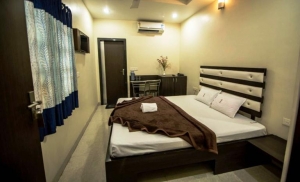 Get Hotel Mezbaan Regency Raipur online